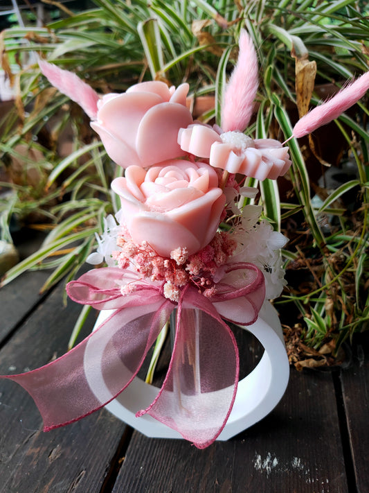 Douceurs florales - bouquet en cire dans son écrin en résine