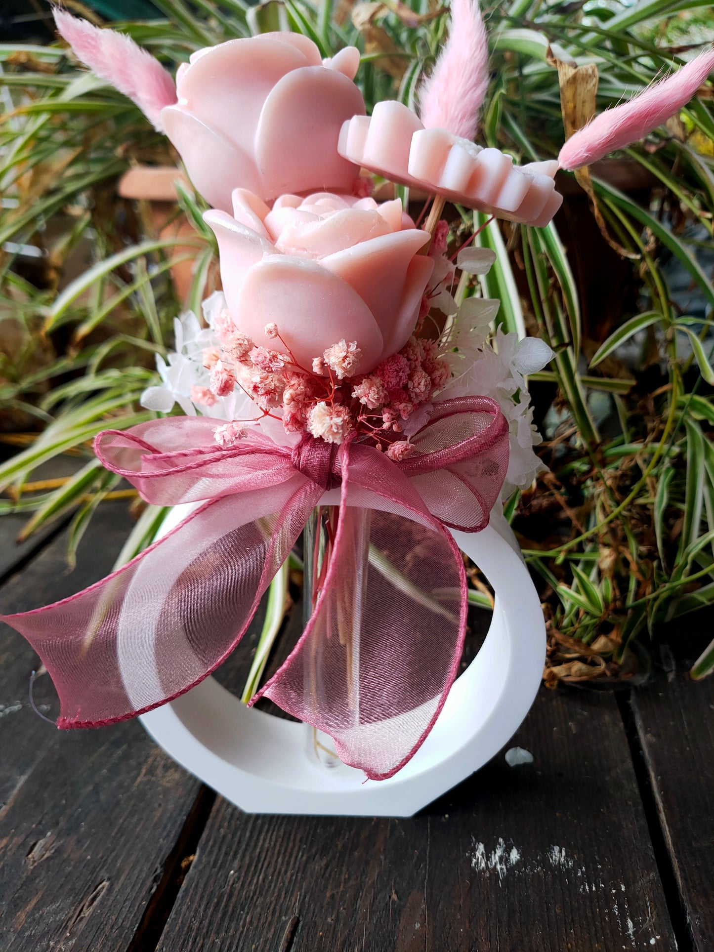Douceurs florales - bouquet en cire dans son écrin en résine